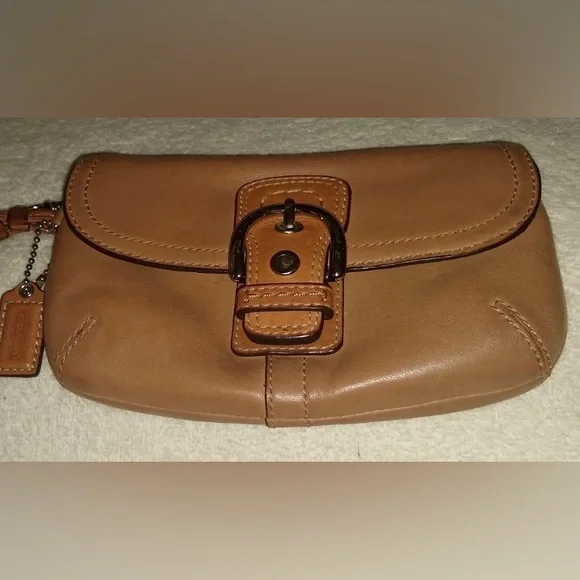 EC Coach Soho Capri Vintage wristlet F42135 - Picture 2 of 9